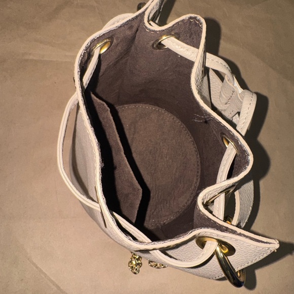 Anna Paola Gray Leather Bucket Bag - Picture 6 of 7